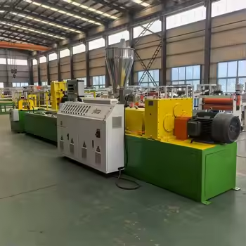 De los pellets al comedero: una mirada al interior de la línea de producción automatizada de comederos para pollos de PVC