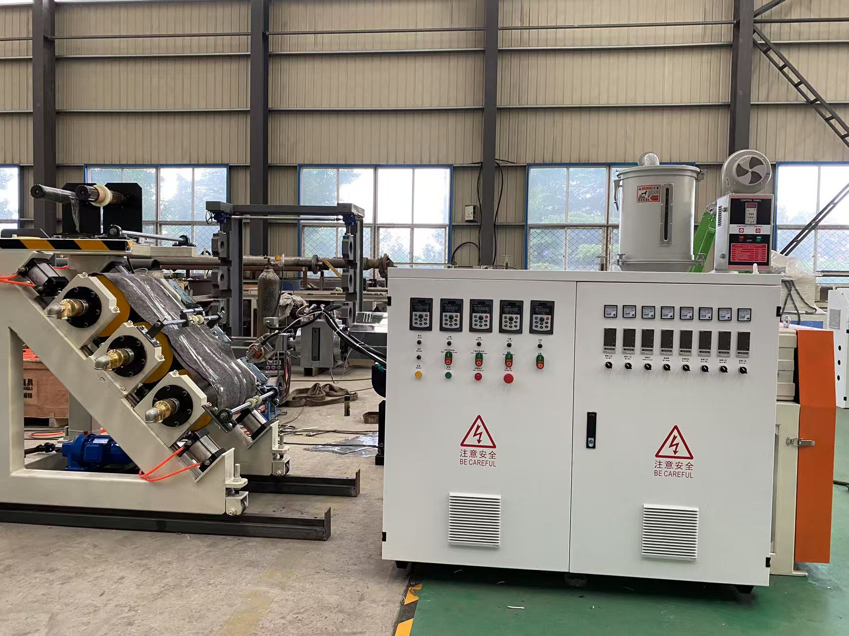 QINGDAO EASTSTAR envía una línea de producción avanzada de TPE Waterstop a la India