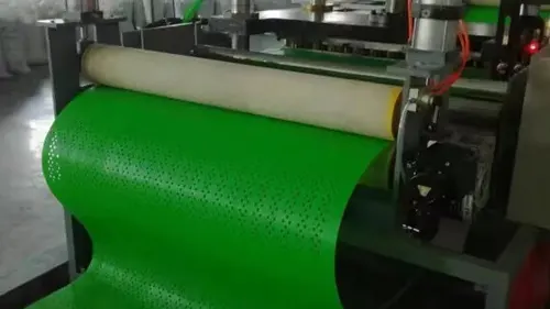 Extrusión de láminas impermeables de HDPE