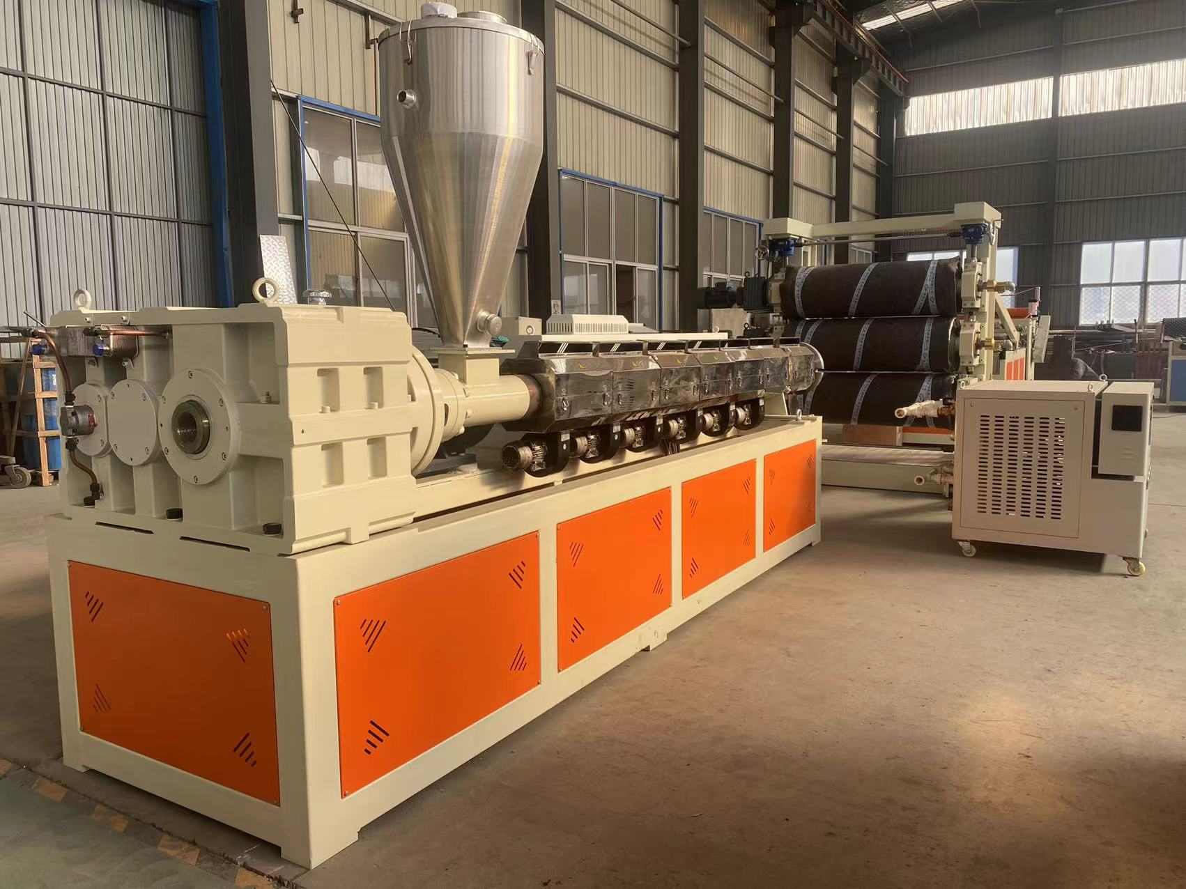 Línea de producción de tableros de cristal de PVC